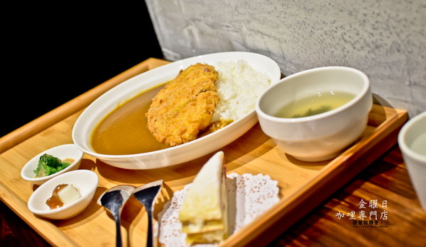 金曜日咖哩專門店:台南 中西區.神農街裡有著道地日本味咖哩飯 金曜日咖哩專門店