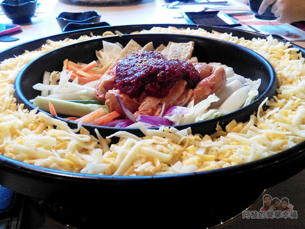 OMAYA春川炒雞28-李光洙(雙倍起司)春川炒雞鍋側視