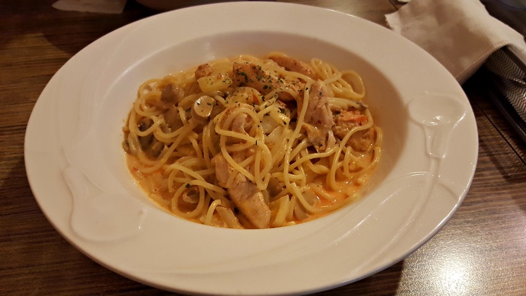 紅咖哩香煎雞肉義大利麵