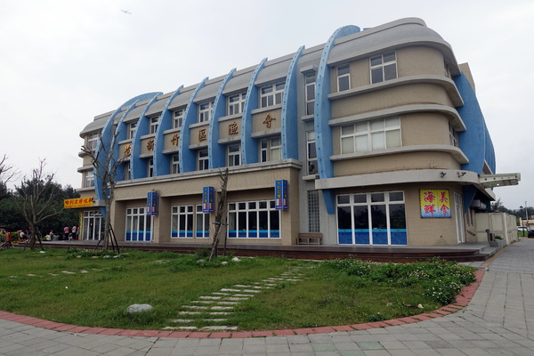 南寮漁港十七公里海岸風景區:(胖樺遊記)新竹十七公里海岸線/地中海風情南寮漁港休閒碼頭/新竹漁港,自行車道通往海天一色看海區/特色咖啡廳