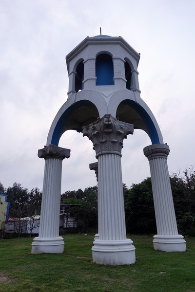 南寮漁港十七公里海岸風景區:(胖樺遊記)新竹十七公里海岸線/地中海風情南寮漁港休閒碼頭/新竹漁港,自行車道通往海天一色看海區/特色咖啡廳