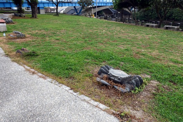 南寮漁港十七公里海岸風景區:(胖樺遊記)新竹十七公里海岸線/地中海風情南寮漁港休閒碼頭/新竹漁港,自行車道通往海天一色看海區/特色咖啡廳