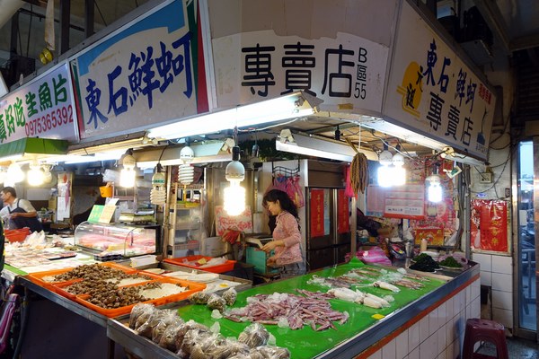 南寮漁港十七公里海岸風景區:(胖樺遊記)新竹十七公里海岸線/地中海風情南寮漁港休閒碼頭/新竹漁港,自行車道通往海天一色看海區/特色咖啡廳