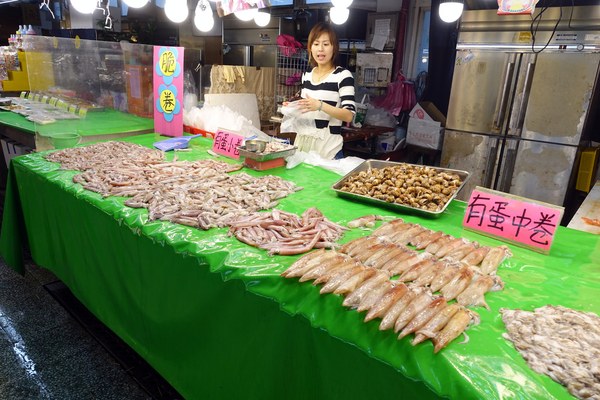 南寮漁港十七公里海岸風景區:(胖樺遊記)新竹十七公里海岸線/地中海風情南寮漁港休閒碼頭/新竹漁港,自行車道通往海天一色看海區/特色咖啡廳