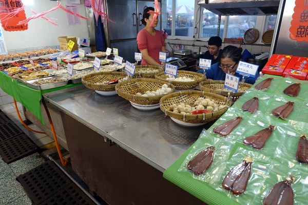 南寮漁港十七公里海岸風景區:(胖樺遊記)新竹十七公里海岸線/地中海風情南寮漁港休閒碼頭/新竹漁港,自行車道通往海天一色看海區/特色咖啡廳