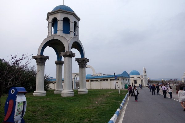 南寮漁港十七公里海岸風景區:(胖樺遊記)新竹十七公里海岸線/地中海風情南寮漁港休閒碼頭/新竹漁港,自行車道通往海天一色看海區/特色咖啡廳