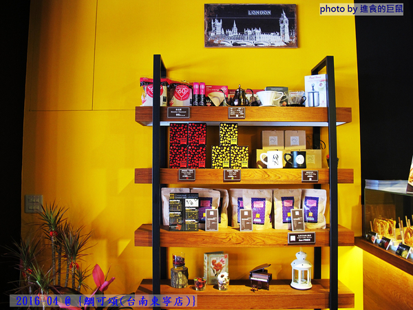 鯛可頌(台南東寧店)：（台南。東區美食）『鯛可頌(台南東寧店)』OVEN COFFEE 店中店限定。鯛魚燒＋可頌=幸福美味の鯛可頌。