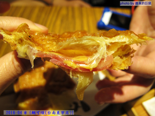 鯛可頌(台南東寧店)：（台南。東區美食）『鯛可頌(台南東寧店)』OVEN COFFEE 店中店限定。鯛魚燒＋可頌=幸福美味の鯛可頌。