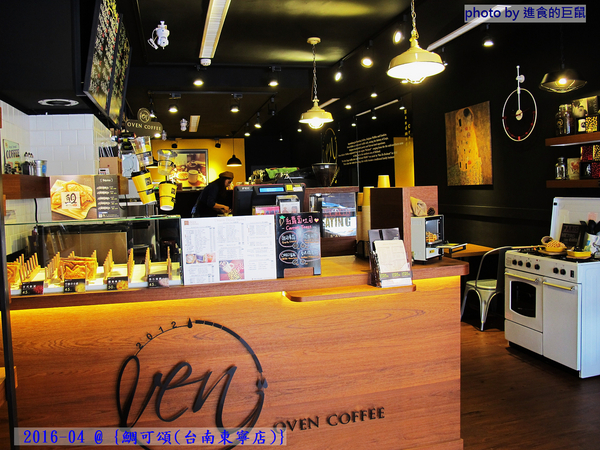 鯛可頌(台南東寧店)：（台南。東區美食）『鯛可頌(台南東寧店)』OVEN COFFEE 店中店限定。鯛魚燒＋可頌=幸福美味の鯛可頌。