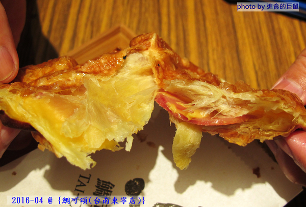 鯛可頌(台南東寧店)：（台南。東區美食）『鯛可頌(台南東寧店)』OVEN COFFEE 店中店限定。鯛魚燒＋可頌=幸福美味の鯛可頌。