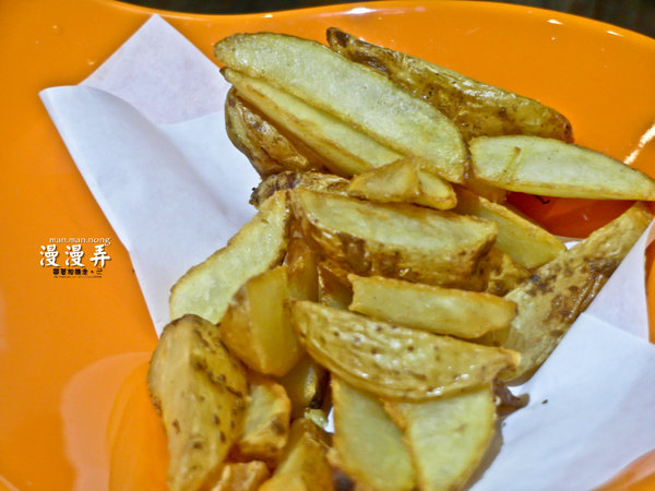 漫漫弄 man.man.nong：台南 南區．隱藏巷弄裡的義式餐廳  漫漫弄 man.man.nong