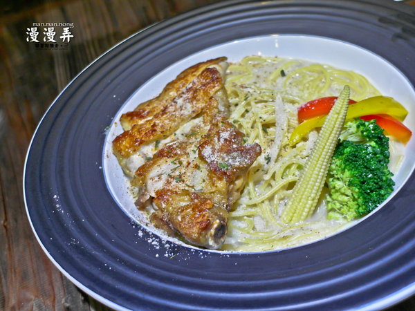 漫漫弄 man.man.nong：台南 南區．隱藏巷弄裡的義式餐廳  漫漫弄 man.man.nong