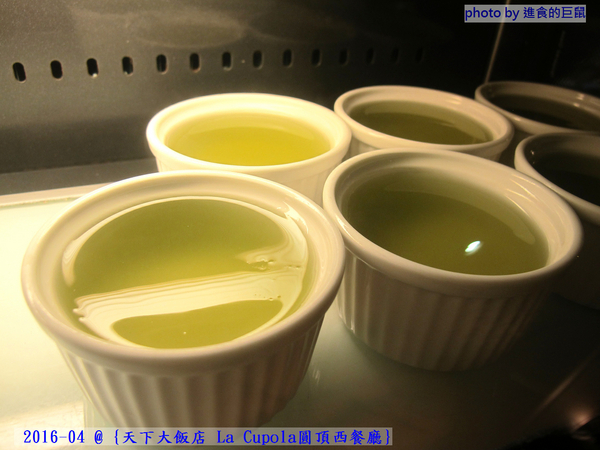 天下大飯店:(台南。中西區美食) 『天下大飯店 La Cupola圓頂西餐廳』台南在地老牌飯店。八樓圓頂西餐廳_老餐廳新菜色,提供給您最精緻美味的主餐&吃到飽沙拉吧。讓你吃巧又吃飽!