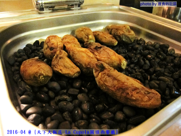 天下大飯店:(台南。中西區美食) 『天下大飯店 La Cupola圓頂西餐廳』台南在地老牌飯店。八樓圓頂西餐廳_老餐廳新菜色,提供給您最精緻美味的主餐&吃到飽沙拉吧。讓你吃巧又吃飽!