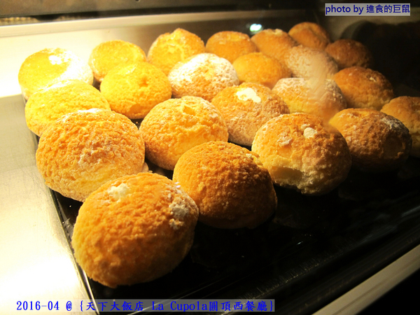 天下大飯店:(台南。中西區美食) 『天下大飯店 La Cupola圓頂西餐廳』台南在地老牌飯店。八樓圓頂西餐廳_老餐廳新菜色,提供給您最精緻美味的主餐&吃到飽沙拉吧。讓你吃巧又吃飽!