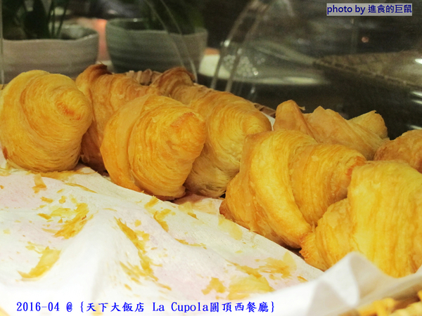 天下大飯店:(台南。中西區美食) 『天下大飯店 La Cupola圓頂西餐廳』台南在地老牌飯店。八樓圓頂西餐廳_老餐廳新菜色,提供給您最精緻美味的主餐&吃到飽沙拉吧。讓你吃巧又吃飽!