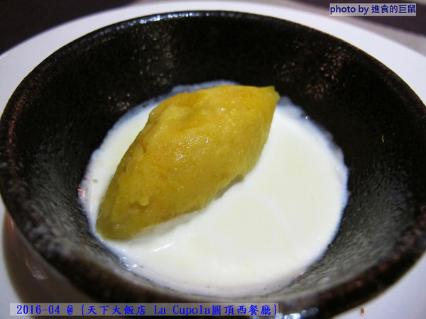 天下大飯店:(台南。中西區美食) 『天下大飯店 La Cupola圓頂西餐廳』台南在地老牌飯店。八樓圓頂西餐廳_老餐廳新菜色,提供給您最精緻美味的主餐&吃到飽沙拉吧。讓你吃巧又吃飽!