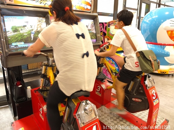 E7play一票玩到底(三多館(原:三多時尚球館)):【愛評口碑券】E7play一票玩到底(三多館)。一張門票館內運動、遊戲等多元設施玩到爽 適合家人朋友一起來同樂