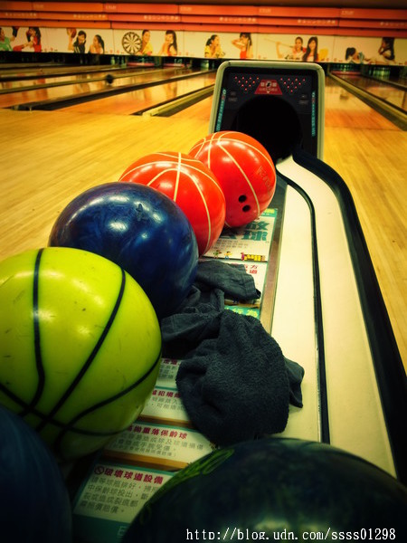 E7play一票玩到底(三多館(原:三多時尚球館)):【愛評口碑券】E7play一票玩到底(三多館)。一張門票館內運動、遊戲等多元設施玩到爽 適合家人朋友一起來同樂