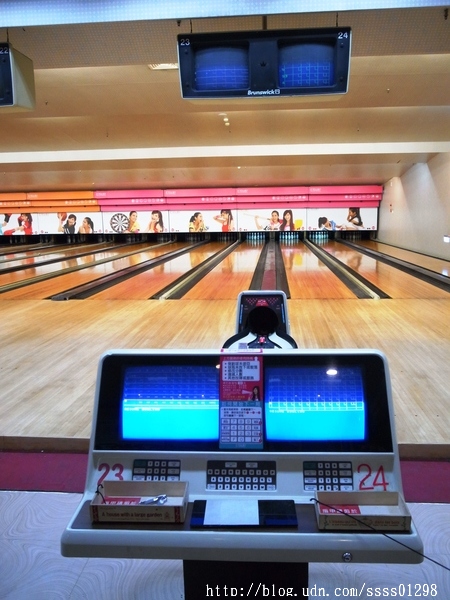 E7play一票玩到底(三多館(原:三多時尚球館)):【愛評口碑券】E7play一票玩到底(三多館)。一張門票館內運動、遊戲等多元設施玩到爽 適合家人朋友一起來同樂