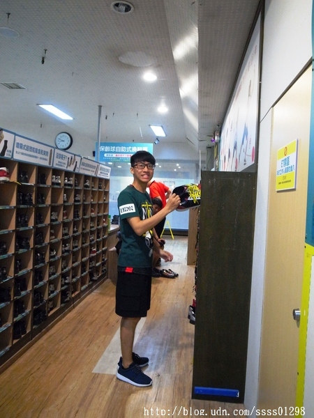 E7play一票玩到底(三多館(原:三多時尚球館)):【愛評口碑券】E7play一票玩到底(三多館)。一張門票館內運動、遊戲等多元設施玩到爽 適合家人朋友一起來同樂