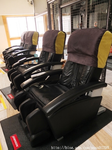 E7play一票玩到底(三多館(原:三多時尚球館)):【愛評口碑券】E7play一票玩到底(三多館)。一張門票館內運動、遊戲等多元設施玩到爽 適合家人朋友一起來同樂