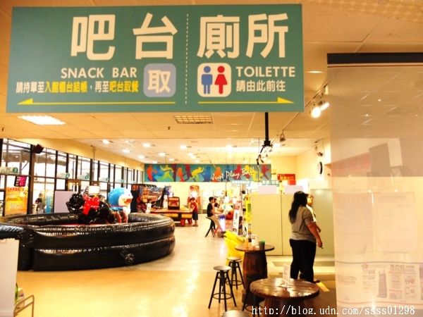 E7play一票玩到底(三多館(原:三多時尚球館)):【愛評口碑券】E7play一票玩到底(三多館)。一張門票館內運動、遊戲等多元設施玩到爽 適合家人朋友一起來同樂