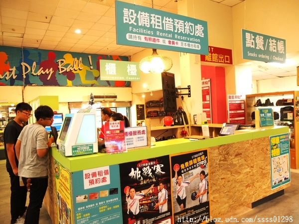 E7play一票玩到底(三多館(原:三多時尚球館)):【愛評口碑券】E7play一票玩到底(三多館)。一張門票館內運動、遊戲等多元設施玩到爽 適合家人朋友一起來同樂