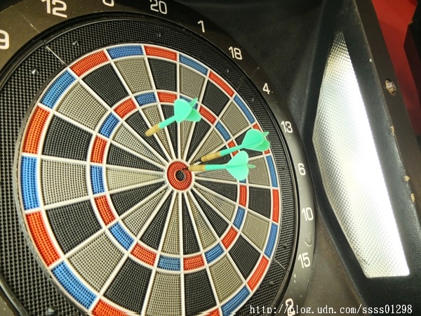 E7play一票玩到底(三多館(原:三多時尚球館)):【愛評口碑券】E7play一票玩到底(三多館)。一張門票館內運動、遊戲等多元設施玩到爽 適合家人朋友一起來同樂