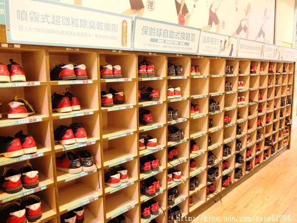 E7play一票玩到底(三多館(原:三多時尚球館)):【愛評口碑券】E7play一票玩到底(三多館)。一張門票館內運動、遊戲等多元設施玩到爽 適合家人朋友一起來同樂