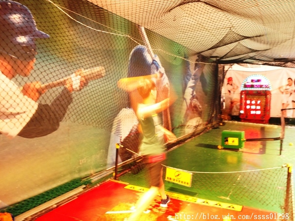 E7play一票玩到底(三多館(原:三多時尚球館)):【愛評口碑券】E7play一票玩到底(三多館)。一張門票館內運動、遊戲等多元設施玩到爽 適合家人朋友一起來同樂