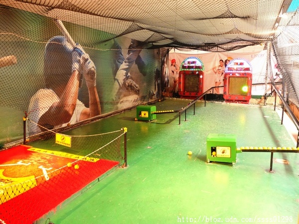 E7play一票玩到底(三多館(原:三多時尚球館)):【愛評口碑券】E7play一票玩到底(三多館)。一張門票館內運動、遊戲等多元設施玩到爽 適合家人朋友一起來同樂