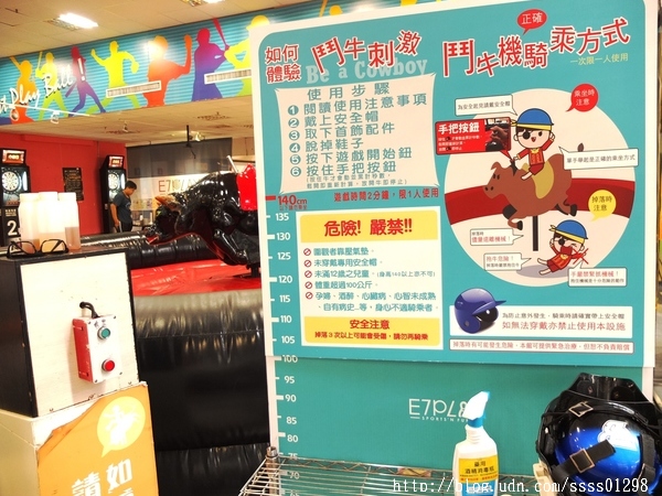 E7play一票玩到底(三多館(原:三多時尚球館)):【愛評口碑券】E7play一票玩到底(三多館)。一張門票館內運動、遊戲等多元設施玩到爽 適合家人朋友一起來同樂