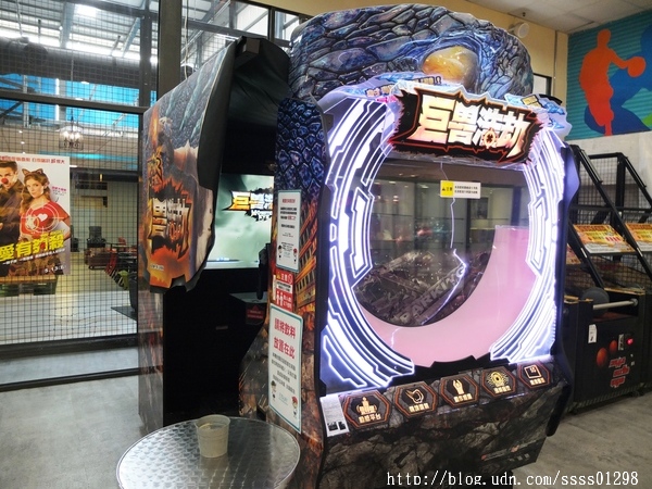 E7play一票玩到底(三多館(原:三多時尚球館)):【愛評口碑券】E7play一票玩到底(三多館)。一張門票館內運動、遊戲等多元設施玩到爽 適合家人朋友一起來同樂