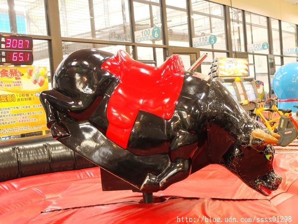 E7play一票玩到底(三多館(原:三多時尚球館)):【愛評口碑券】E7play一票玩到底(三多館)。一張門票館內運動、遊戲等多元設施玩到爽 適合家人朋友一起來同樂