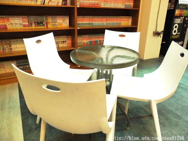 E7play一票玩到底(三多館(原:三多時尚球館)):【愛評口碑券】E7play一票玩到底(三多館)。一張門票館內運動、遊戲等多元設施玩到爽 適合家人朋友一起來同樂