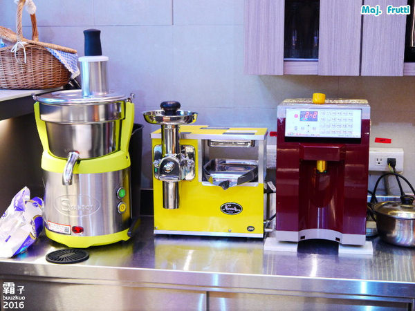 Maj Frutti 冰菓藝棧:Maj. Frutti冰菓藝棧,逢甲夢幻系飲品,鮮果堆疊成藝術品般的雪花冰~