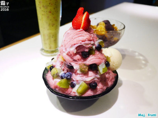 Maj Frutti 冰菓藝棧:Maj. Frutti冰菓藝棧,逢甲夢幻系飲品,鮮果堆疊成藝術品般的雪花冰~