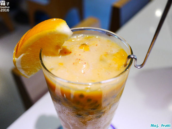 Maj Frutti 冰菓藝棧:Maj. Frutti冰菓藝棧,逢甲夢幻系飲品,鮮果堆疊成藝術品般的雪花冰~