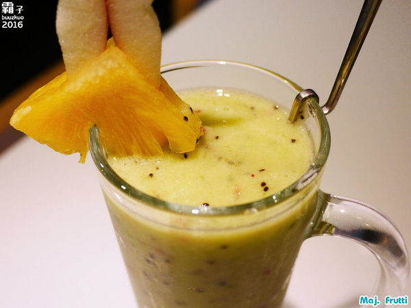 Maj Frutti 冰菓藝棧:Maj. Frutti冰菓藝棧,逢甲夢幻系飲品,鮮果堆疊成藝術品般的雪花冰~