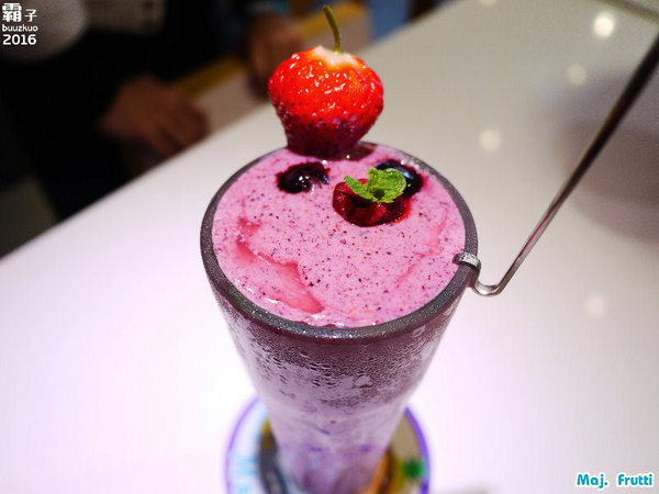 Maj Frutti 冰菓藝棧:Maj. Frutti冰菓藝棧,逢甲夢幻系飲品,鮮果堆疊成藝術品般的雪花冰~