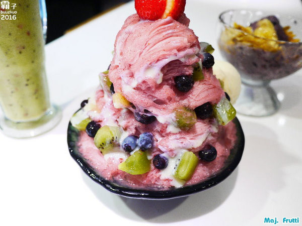 Maj Frutti 冰菓藝棧:Maj. Frutti冰菓藝棧,逢甲夢幻系飲品,鮮果堆疊成藝術品般的雪花冰~