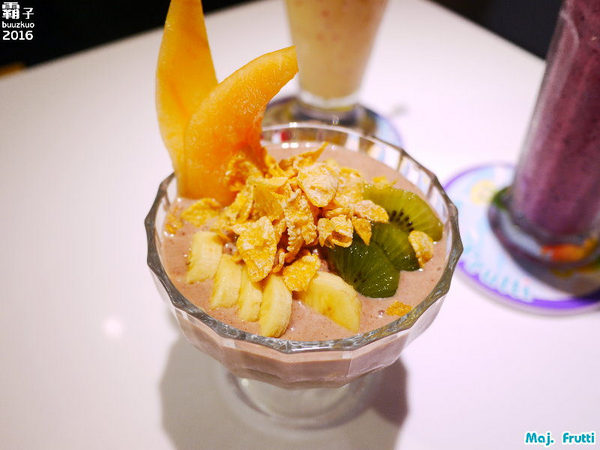 Maj Frutti 冰菓藝棧:Maj. Frutti冰菓藝棧,逢甲夢幻系飲品,鮮果堆疊成藝術品般的雪花冰~