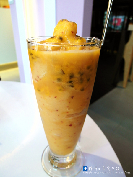 Maj. Frutti:〖台中│美食〗Maj. Frutti 冰菓藝棧 ❤ 結合當季新鮮水果,打造出繽紛華麗的夏日冰品,快來消暑一下吧!!