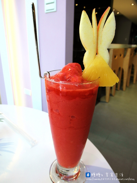 Maj. Frutti:〖台中│美食〗Maj. Frutti 冰菓藝棧 ❤ 結合當季新鮮水果,打造出繽紛華麗的夏日冰品,快來消暑一下吧!!