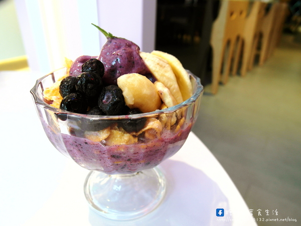 Maj. Frutti:〖台中│美食〗Maj. Frutti 冰菓藝棧 ❤ 結合當季新鮮水果,打造出繽紛華麗的夏日冰品,快來消暑一下吧!!