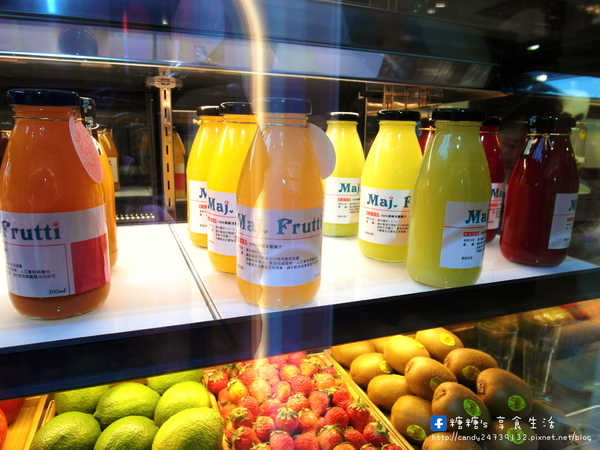 Maj. Frutti:〖台中│美食〗Maj. Frutti 冰菓藝棧 ❤ 結合當季新鮮水果,打造出繽紛華麗的夏日冰品,快來消暑一下吧!!