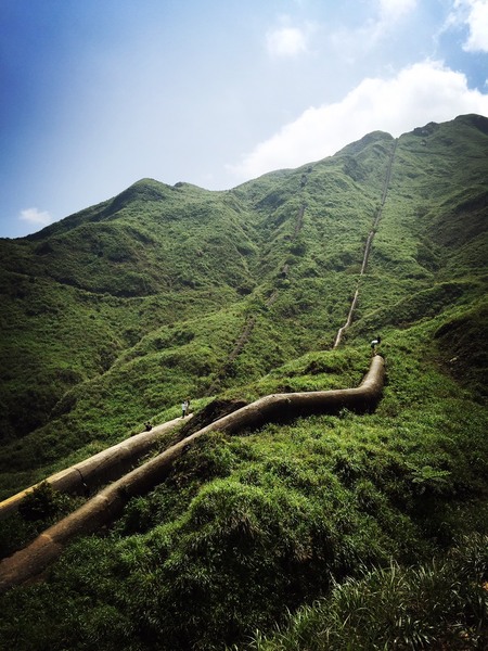 廢煙道：[新北\旅遊] IG熱門打卡景點 廢煙道 金瓜石十三層遺址 黃金瀑布 看見台灣的美