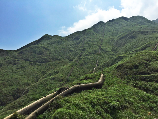 廢煙道：[新北\旅遊] IG熱門打卡景點 廢煙道 金瓜石十三層遺址 黃金瀑布 看見台灣的美