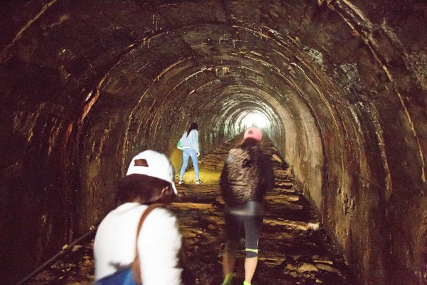 廢煙道：[新北\旅遊] IG熱門打卡景點 廢煙道 金瓜石十三層遺址 黃金瀑布 看見台灣的美